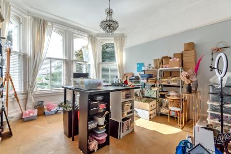 3 bedroom Flat to let in Mannamead Road, Mannamead, Plymouth, PL3