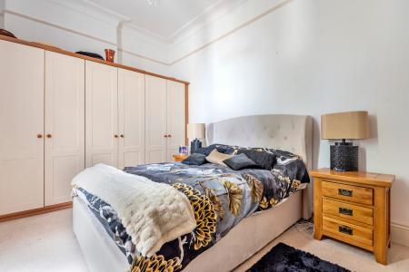 3 bedroom Flat to let in Mannamead Road, Mannamead, Plymouth, PL3