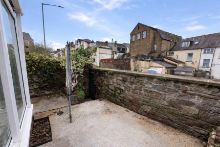 3 bedroom Terraced House to let in Chapel Street, Callington, PL17