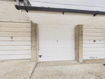 2 bedroom Flat for sale in East Lodge Park, Farlington, Portsmouth, PO6