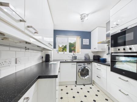 2 bedroom Flat for sale in East Lodge Park, Farlington, Portsmouth, PO6