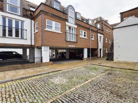 2 bedroom Flat for sale in Castle Road, Southsea, PO5