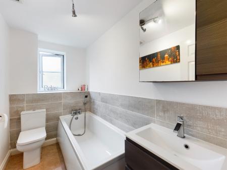 2 bedroom Flat for sale in Coronation Road, Waterlooville, PO7