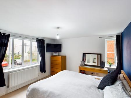 2 bedroom Flat for sale in Coronation Road, Waterlooville, PO7