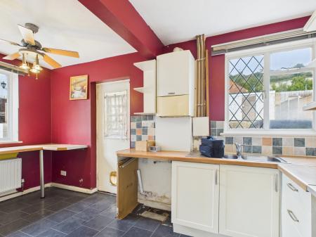 3 bedroom End of terrace house for sale in Harleston Rd, Wymering, Portsmouth, PO6