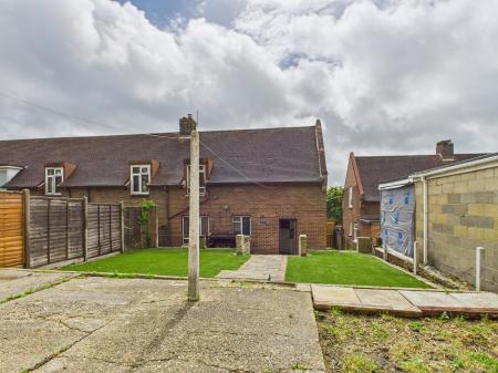 3 bedroom End of terrace house for sale in Harleston Rd, Wymering, Portsmouth, PO6