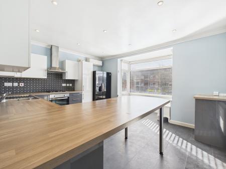 2 bedroom Flat for sale in Havant Road, Drayton, Portsmouth, PO6