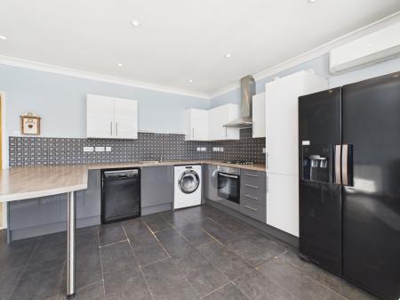 2 bedroom Flat for sale in Havant Road, Drayton, Portsmouth, PO6