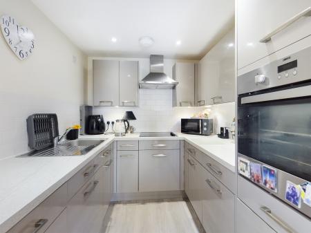 1 bedroom Flat for sale in Havant Road, Cosham, Portsmouth, PO6