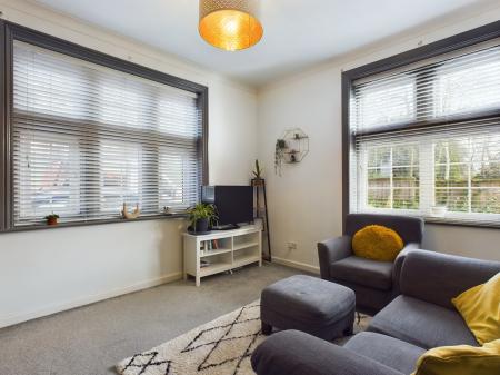 1 bedroom Flat for sale in Havant Road, Farlington, Portsmouth, PO6