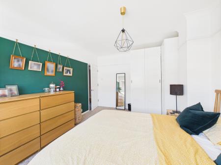 4 bedroom Terraced House for sale in Kinross Crescent, Drayton, Portsmouth, PO6