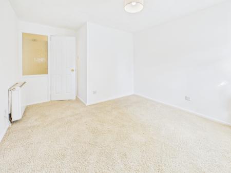 1 bedroom Flat for sale in Marsh Close, Drayton, Portsmouth, PO6