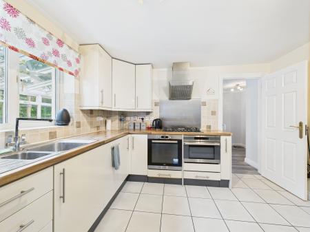 4 bedroom Detached house for sale in Skye Close, Cosham, Portsmouth, PO6