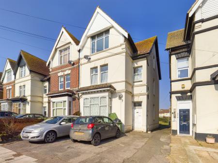 1 bedroom Flat to let in Stubbington Avenue, North End, Portsmouth, PO2