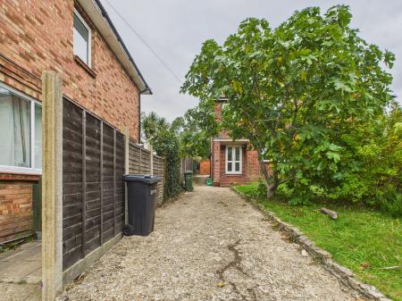 3 bedroom Semi-detached house to let in Woodfield Avenue, Farlington, Portsmouth, PO6