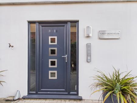 1 bedroom Apartment to let in Forest Grove House, London Road, Cowplain, Waterlooville PO8