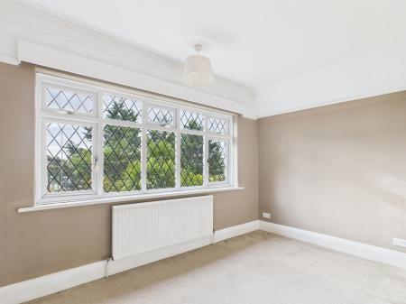 4 bedroom Detached house to let in Havant Road, Drayton, Portsmouth, PO6