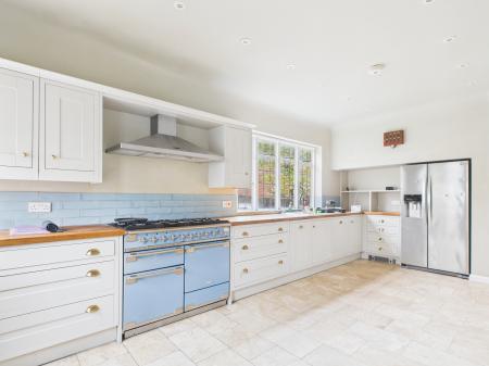 4 bedroom Detached house to let in Havant Road, Drayton, Portsmouth, PO6