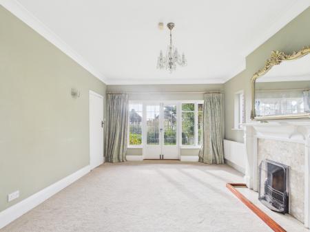 4 bedroom Detached house to let in Havant Road, Drayton, Portsmouth, PO6