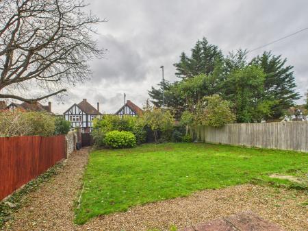 4 bedroom Detached house to let in Havant Road, Drayton, Portsmouth, PO6