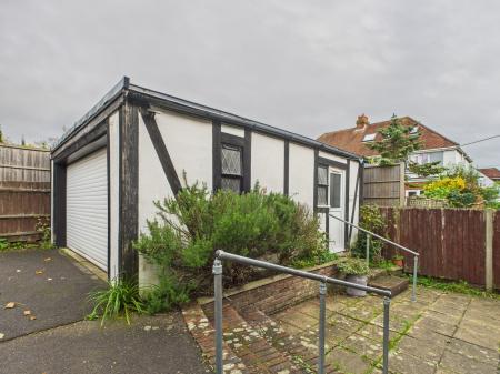 4 bedroom Detached house to let in Havant Road, Drayton, Portsmouth, PO6