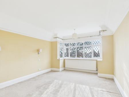 4 bedroom Detached house to let in Havant Road, Drayton, Portsmouth, PO6