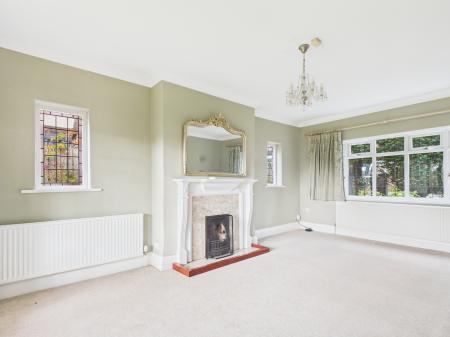 4 bedroom Detached house to let in Havant Road, Drayton, Portsmouth, PO6