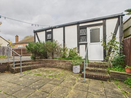 4 bedroom Detached house to let in Havant Road, Drayton, Portsmouth, PO6