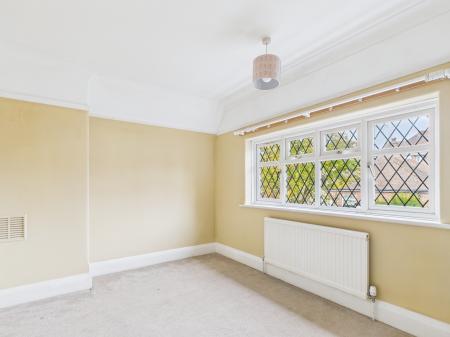 4 bedroom Detached house to let in Havant Road, Drayton, Portsmouth, PO6