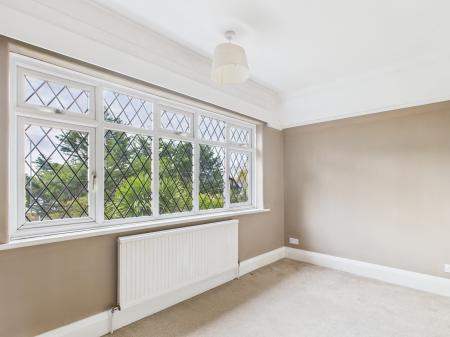 4 bedroom Detached house to let in Havant Road, Drayton, Portsmouth, PO6