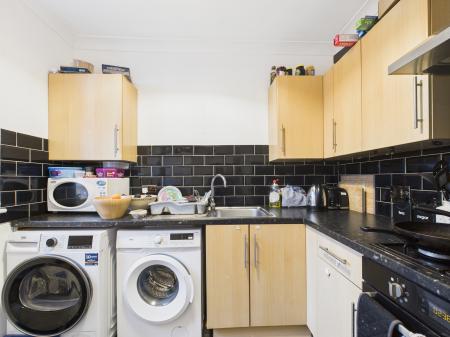 2 bedroom Flat to let in Havant Road, Drayton, Portsmouth, PO6