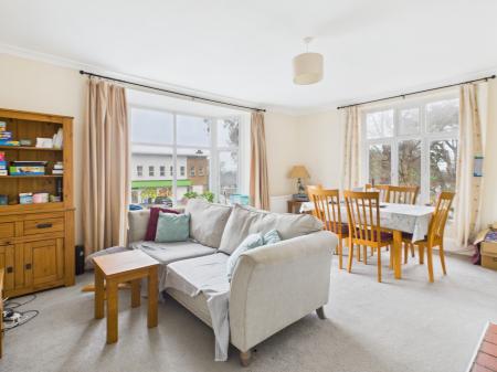 2 bedroom Flat to let in Havant Road, Drayton, Portsmouth, PO6