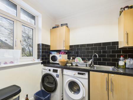 2 bedroom Flat to let in Havant Road, Drayton, Portsmouth, PO6