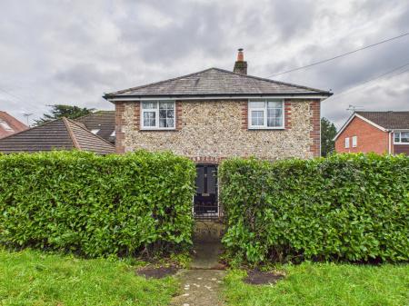 3 bedroom Detached house to let in Portsmouth Road, Waterlooville, PO8