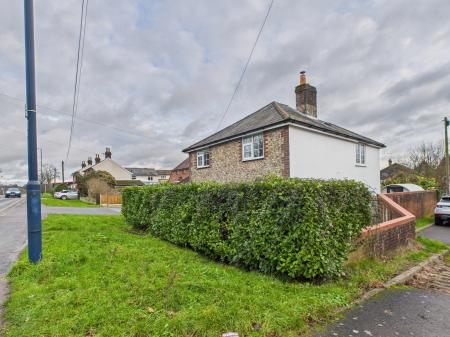 3 bedroom Detached house to let in Portsmouth Road, Waterlooville, PO8