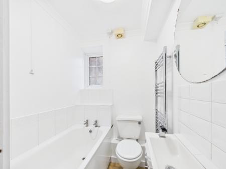 3 bedroom Detached house to let in Portsmouth Road, Waterlooville, PO8