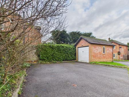 3 bedroom Detached house to let in Portsmouth Road, Waterlooville, PO8
