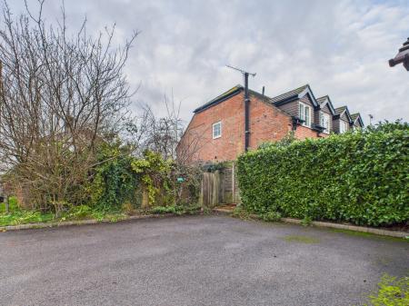 3 bedroom Detached house to let in Portsmouth Road, Waterlooville, PO8