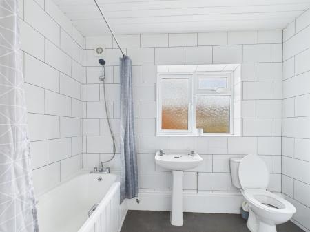 3 bedroom Terraced House to let in Essex Road, Southsea, PO4