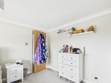 2 bedroom Flat to let in Stamshaw Court, Stamshaw Road PO2