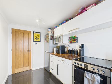 2 bedroom Flat to let in Stamshaw Court, Stamshaw Road PO2