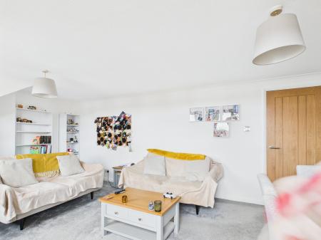 2 bedroom Flat to let in Stamshaw Court, Stamshaw Road PO2