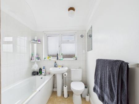 2 bedroom Flat to let in Stamshaw Court, Stamshaw Road PO2