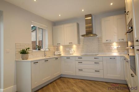 3 bedroom Semi-detached house for sale in Beagle Close, Higher Bartle, PR4