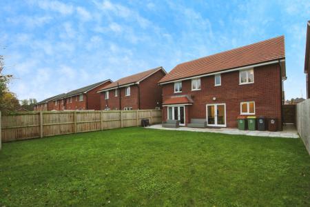 5 bedroom Detached house for sale in Norshaw Cresent, Broughton, PR3