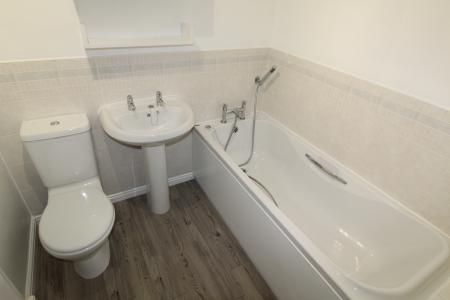 3 bedroom Town house to let in Great Park Drive, Leyland, PR25