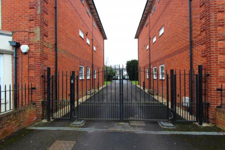 2 bedroom Flat for sale in Brownlow Road, Reading, RG1