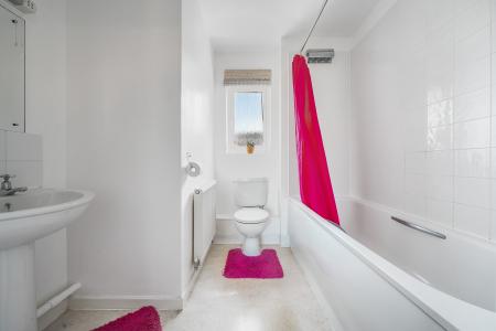 1 bedroom Flat for sale in Drake Way, Reading, RG2