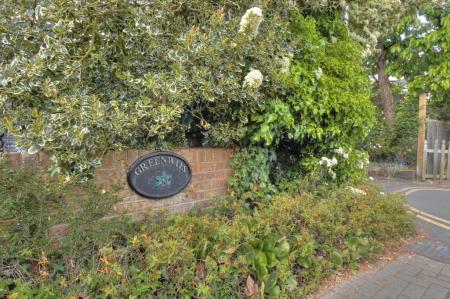 1 bedroom Flat for sale in Meadow Lane, Pangbourne, RG8