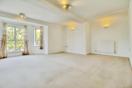 2 bedroom Flat for sale in Silver Street, Reading, RG1
